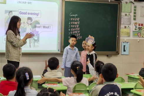 E:\小敏的U盘（新）\第四次2021.09.29\5. 备课研讨及展示课照片\展示课4.jpg展示课4