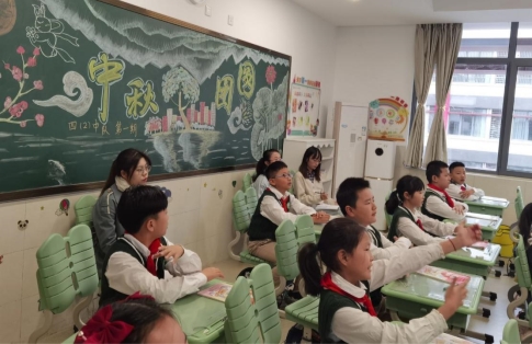 E:\小敏的U盘（新）\第四次2021.09.29\5. 备课研讨及展示课照片\展示课5.jpg展示课5