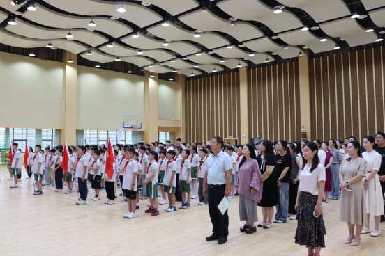全体教师聆听