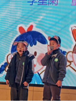 两只老鼠胆子大